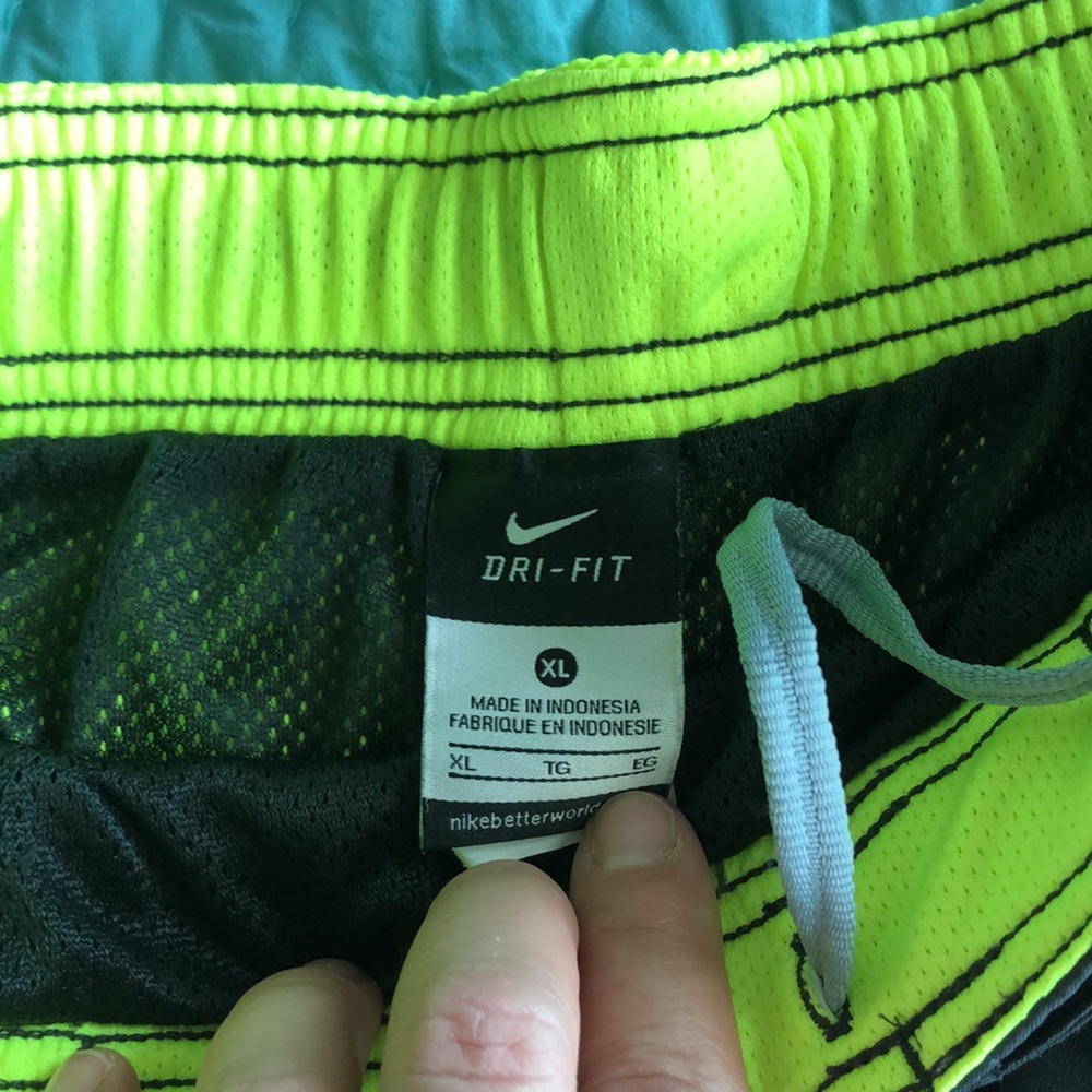 Men’s Nike swim trunks with netting - Picture 2 of 4